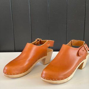 SOLD- Suzie Closed Toe Clog - Whiskey - Size 36